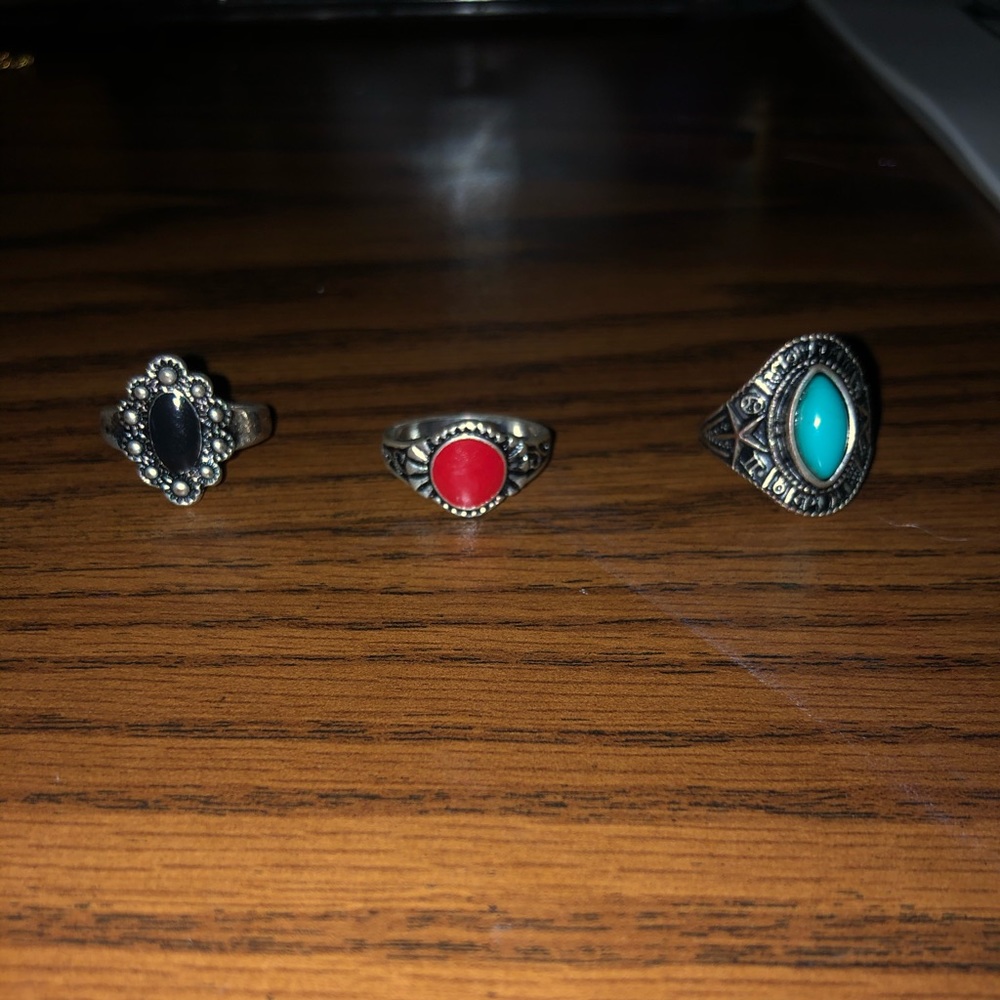 Set of 3 rings. Normal sizing (7/8)